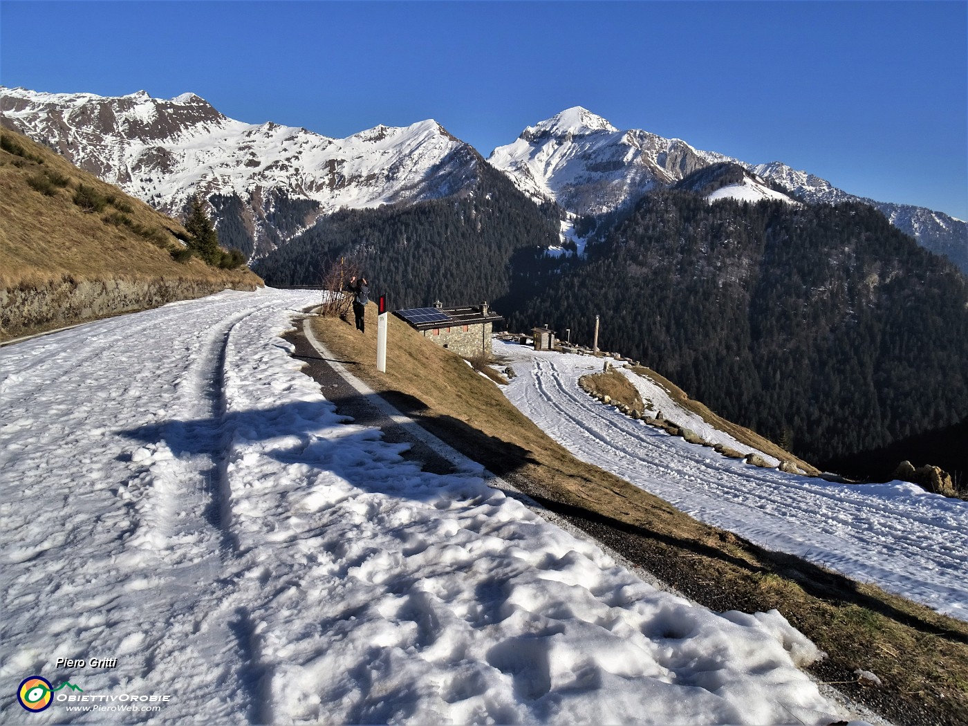 74 Proseguiamo la discesa sulla strada prov. N.48.JPG